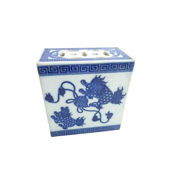 Vintage Foo Dog Ceramic Pillow Chinese Guardian Lion -  Blue White Flower Frog - Picture 2 of 7